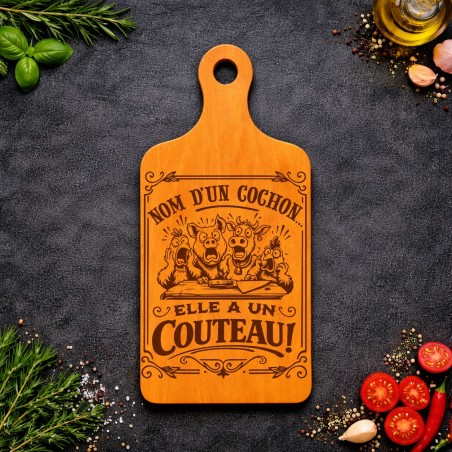 Planche bois “Nom d’un cochon… elle a un couteau !” | Cadeau apéro | AuxSouhaits