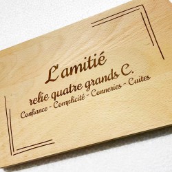 AuxSouhaits - Planche à découper - L'amitié relie quatre grands C