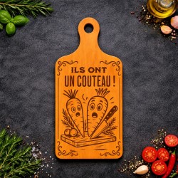 Planche bois “Ils ont un couteau !” | Cadeau apéro | AuxSouhaits