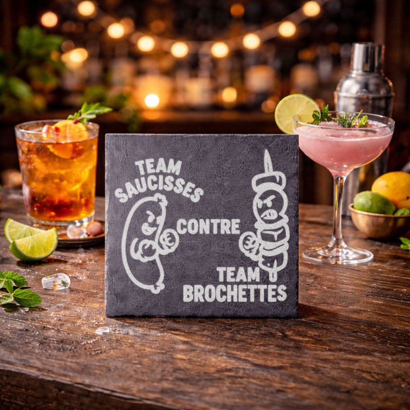 Ardoise gravée Team Saucisses contre Team Brochettes